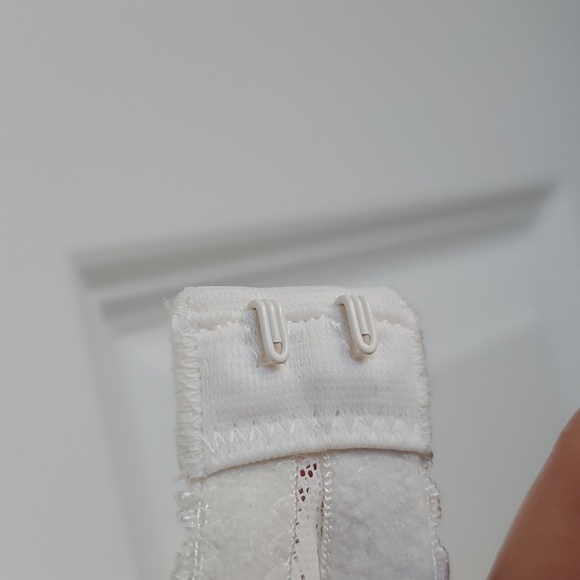 Victoria's Secret Very Sexy Unlined Plunge in Size 34DD - Picture 8 of 8